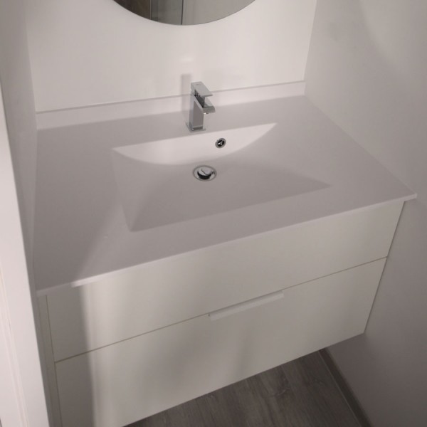 Meuble salle de bain sur mesure avec lavabo moulé 2 tiroirs blancs